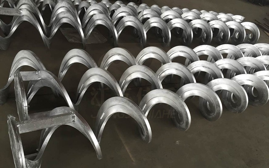 熱纏繞無軸螺旋體不同材質(zhì)：不銹鋼、錳鋼的適用場(chǎng)景及注意事項(xiàng)